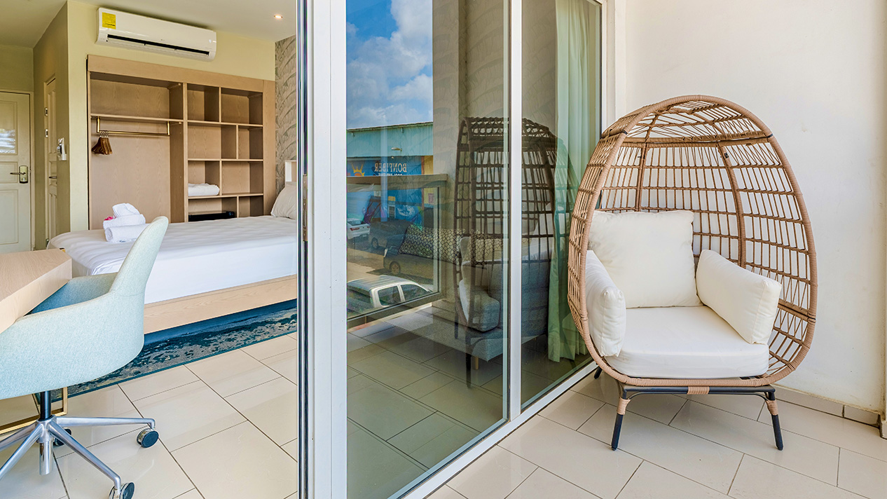 Kralendijk-Boutique-Hotel - Superior King Standard Terrace with lounge chair